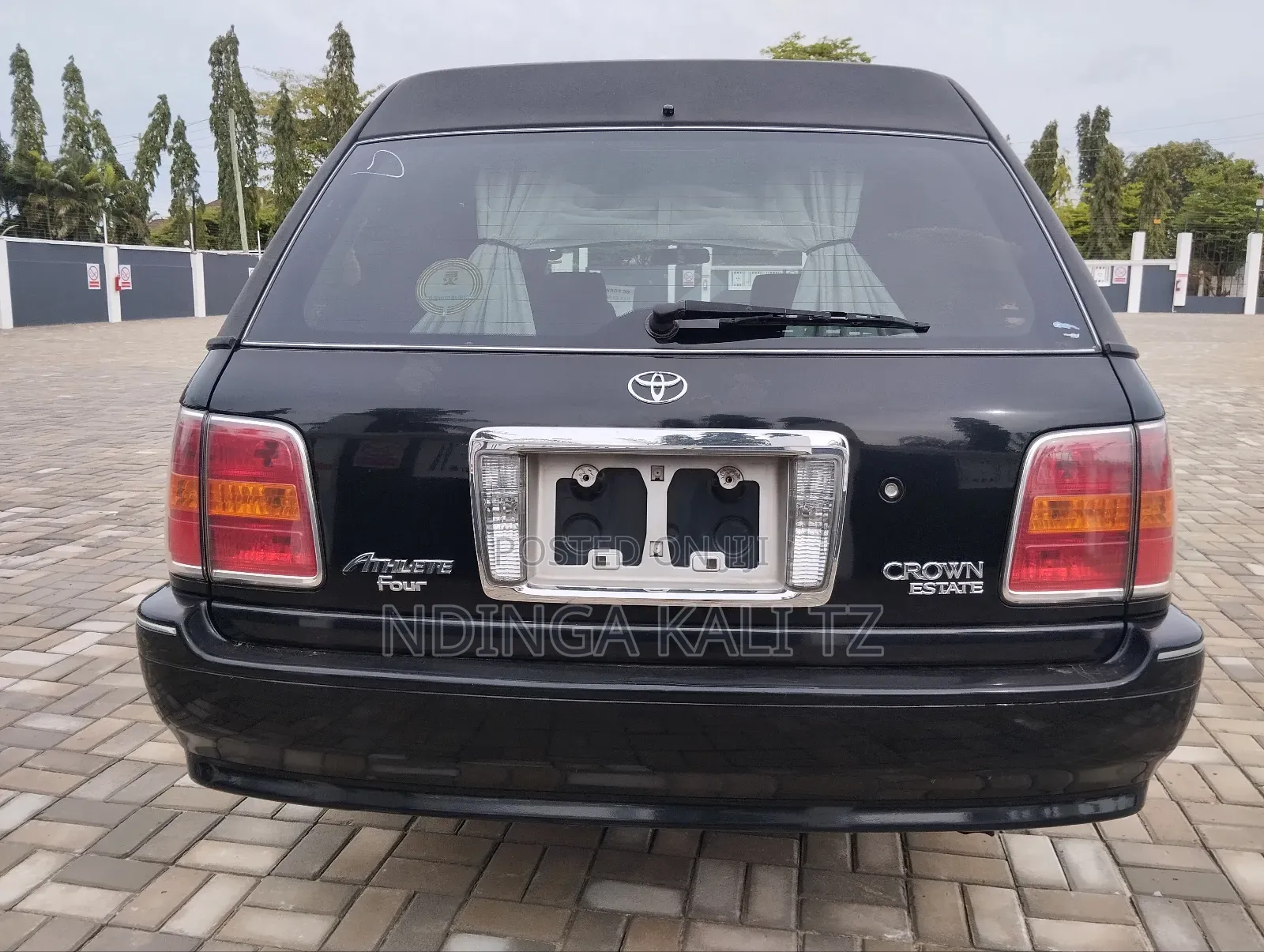 Toyota Crown 2000 Black