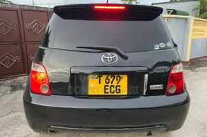Photo - Toyota IST 2006 Black
