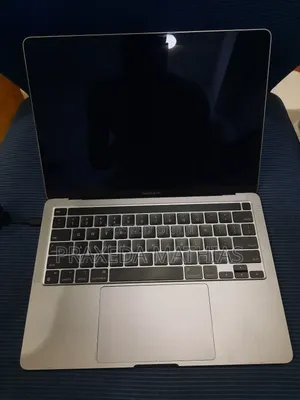 Laptop Apple MacBook Pro 2022 M2 8GB Apple M2 SSD 256GB