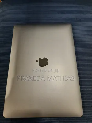 Laptop Apple MacBook Pro 2022 M2 8GB Apple M2 SSD 256GB