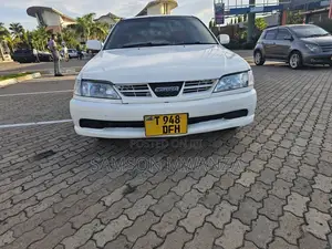 Photo - Toyota Carina 2000 White