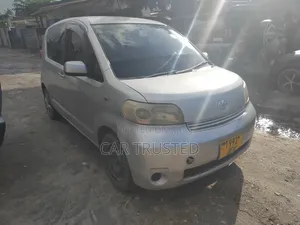 Toyota Porte 1.5 AWD 2005 Silver