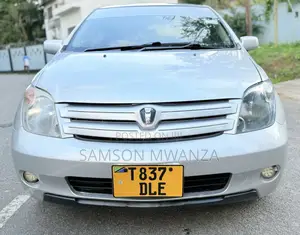 Photo - Toyota IST 2003 Silver