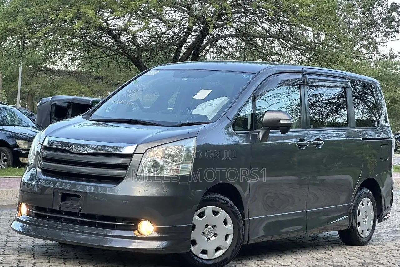 Toyota Noah 2008 Gray