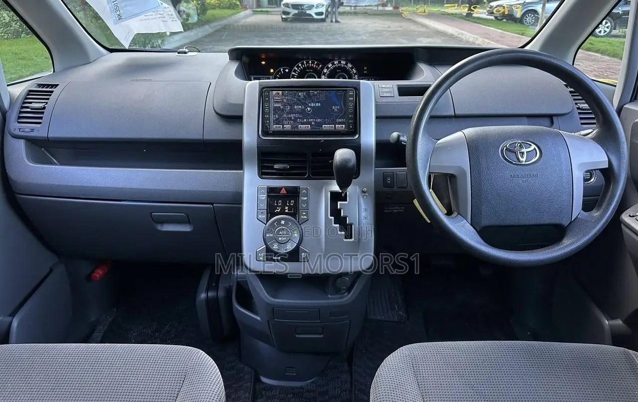 Toyota Noah 2008 Gray