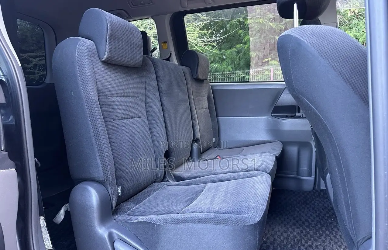 Toyota Noah 2008 Gray