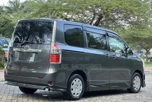 Toyota Noah 2008 Gray