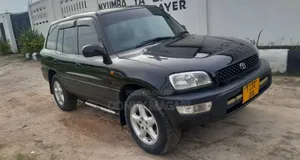Photo - Toyota RAV4 1999 Black