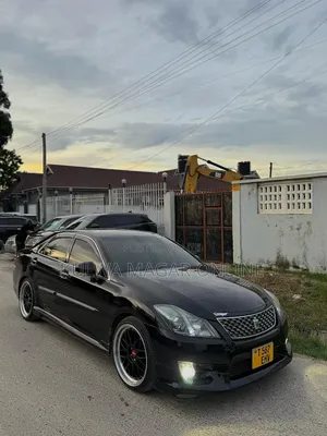 Toyota Crown 2013 Black