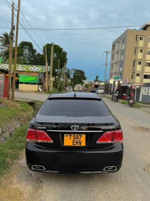 Toyota Crown 2013 Black