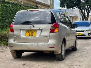 Toyota Corolla Spacio 2004 Gold