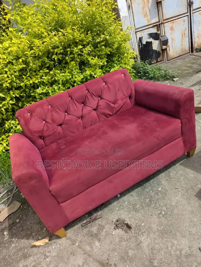 Sofa La Watu Wawili Used Clean Bado Ipo Kwenye Hali Nzuri