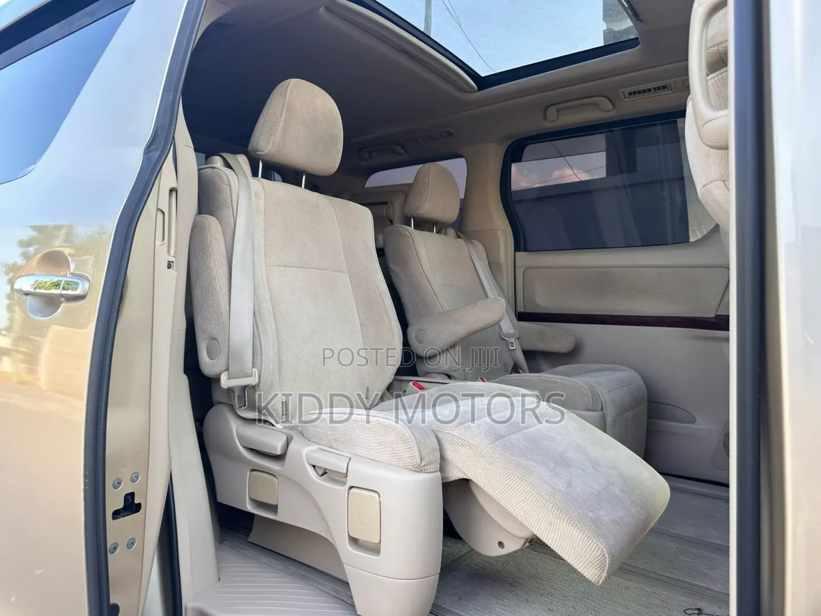 Toyota Alphard 2010 Gold