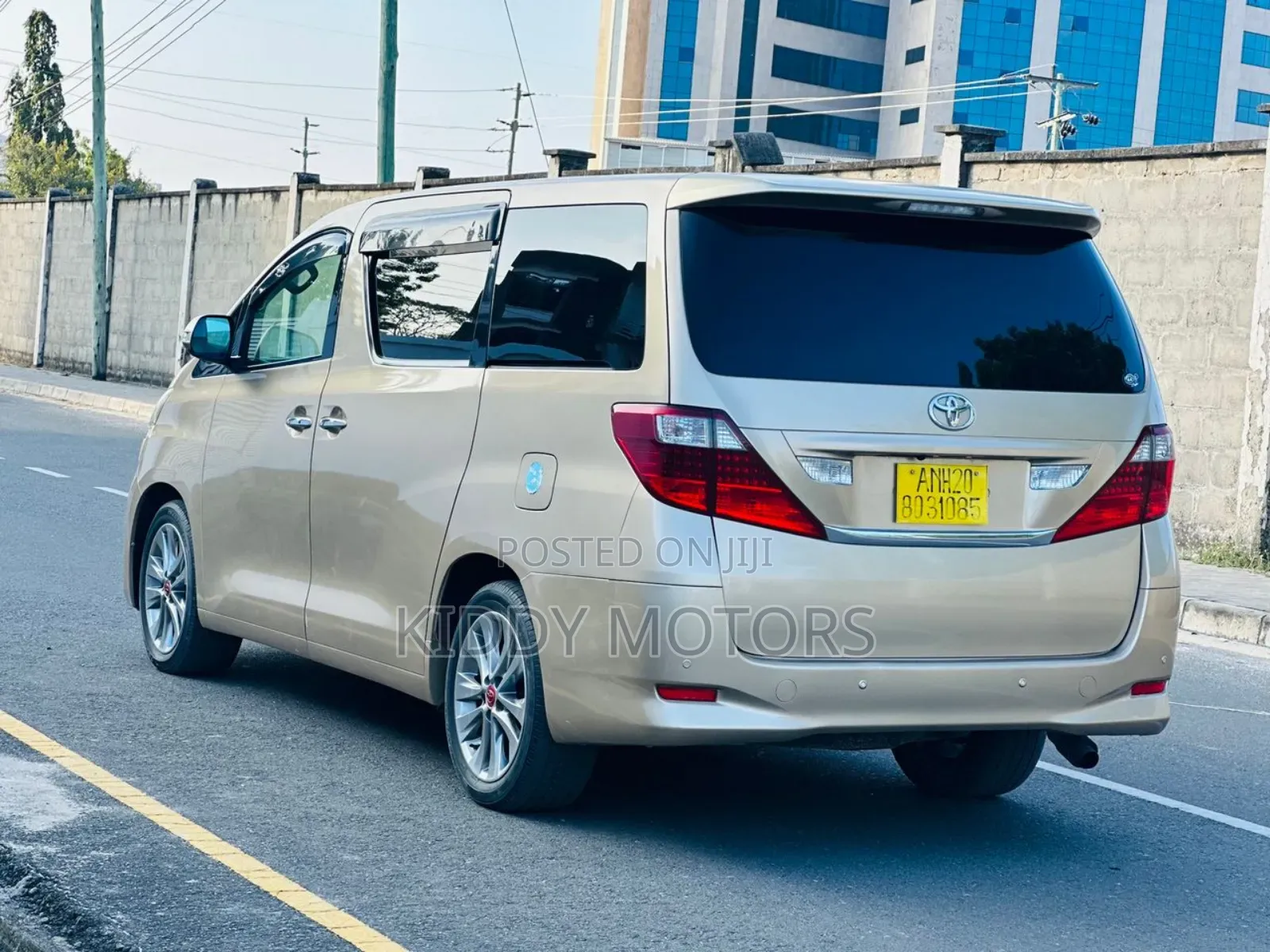 Toyota Alphard 2010 Gold