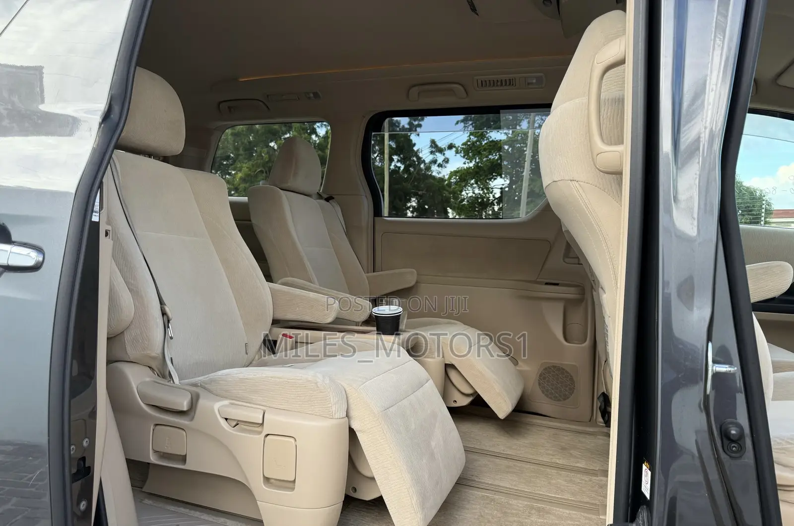Toyota Vellfire 2010 Gray