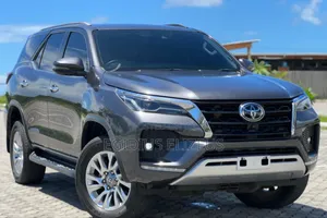 Toyota Fortuner 2022 Gray