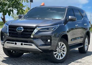 Toyota Fortuner 2022 Gray