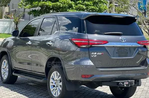 Toyota Fortuner 2022 Gray