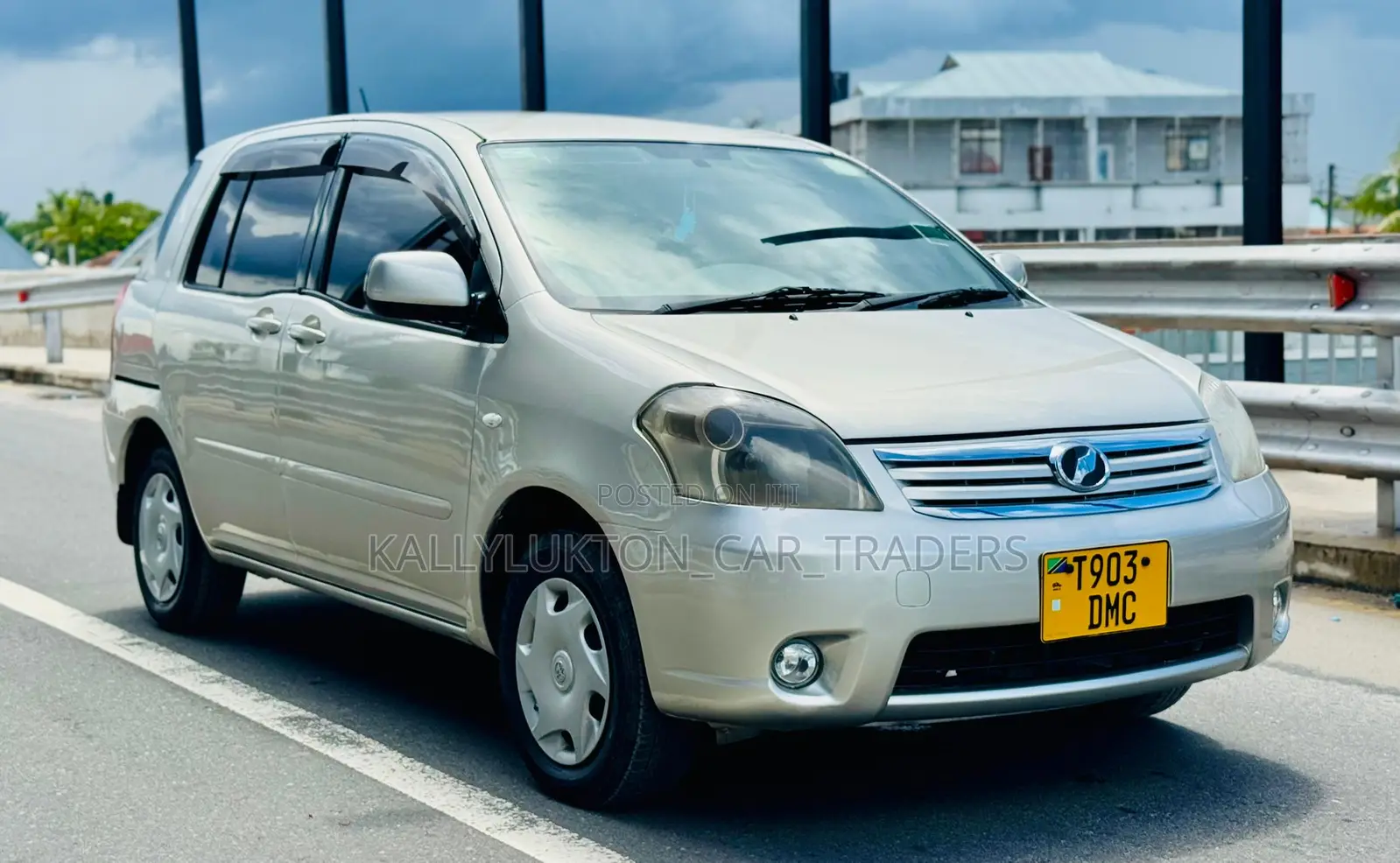 Toyota Raum 2005 Silver