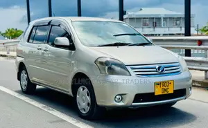 Toyota Raum 2005 Silver