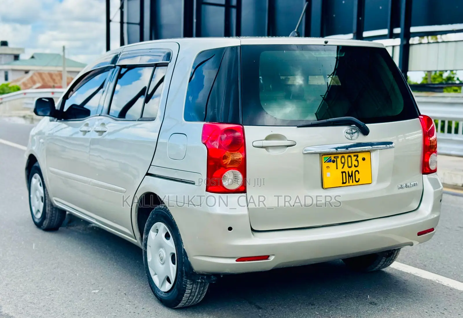 Toyota Raum 2005 Silver