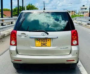 Toyota Raum 2005 Silver