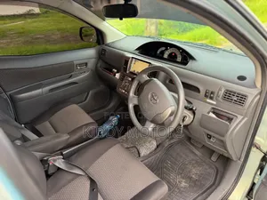 Toyota Raum 2008 Green