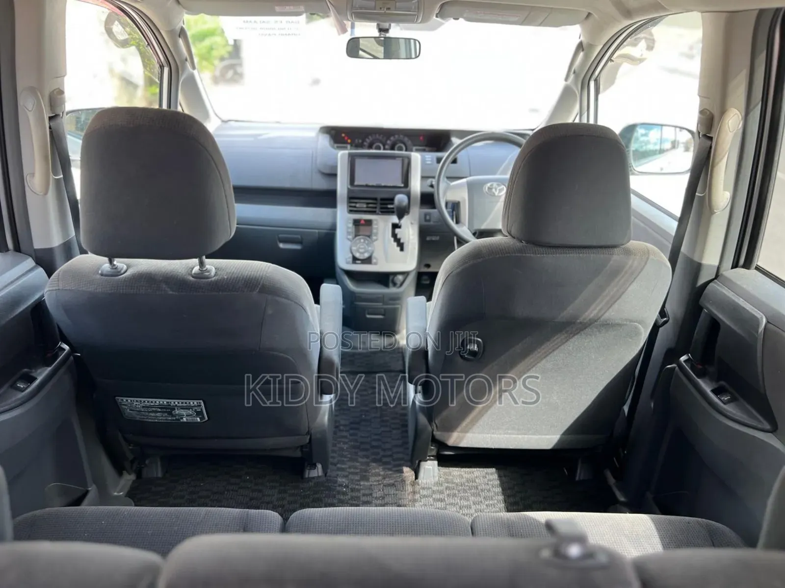 Toyota Noah 2010 White