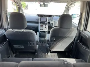 Toyota Noah 2010 White