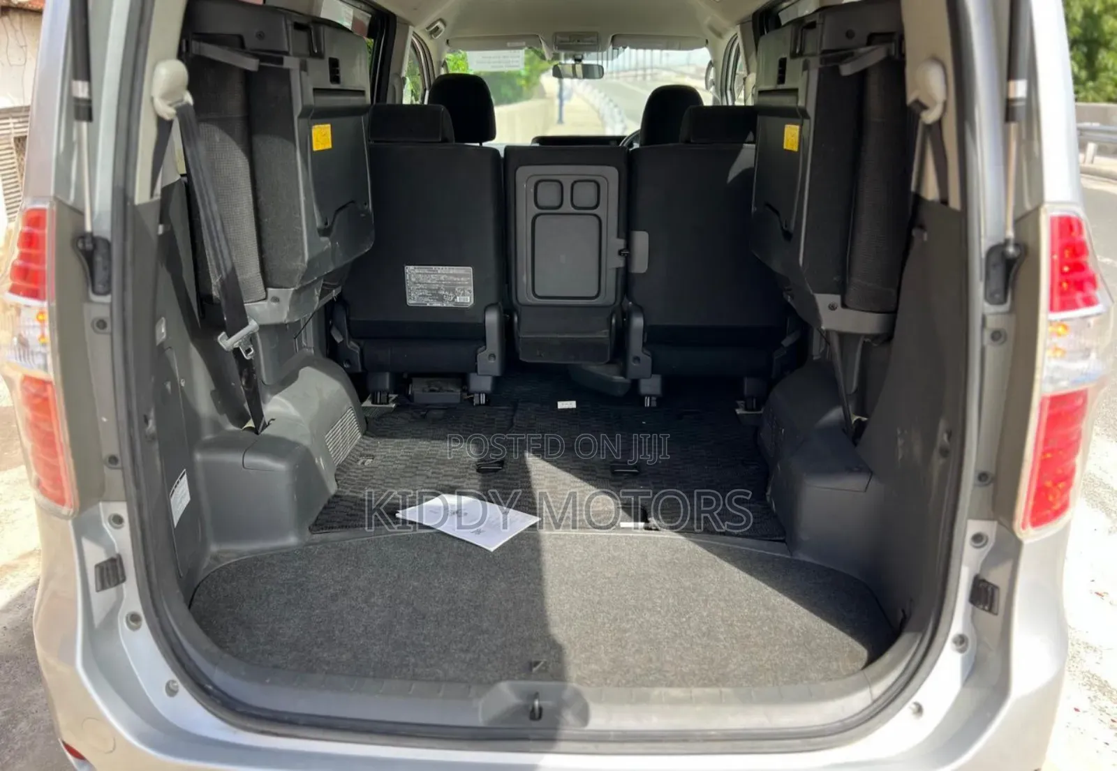 Toyota Noah 2010 White