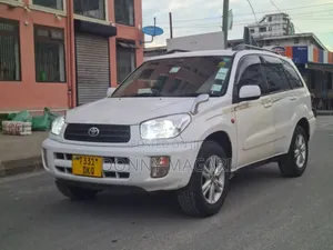 Photo - Toyota RAV4 2004 White