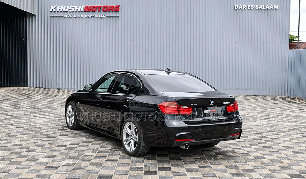 BMW 320i 2015 Black