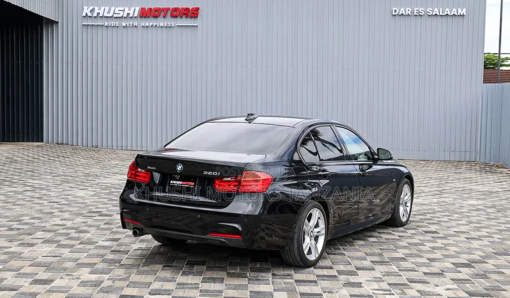 BMW 320i 2015 Black