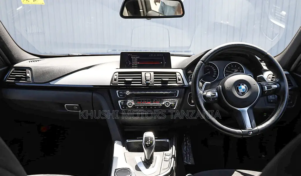 BMW 320i 2015 Black