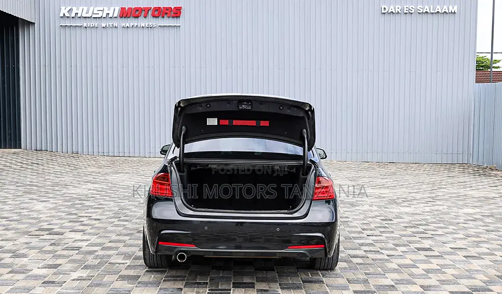 BMW 320i 2015 Black