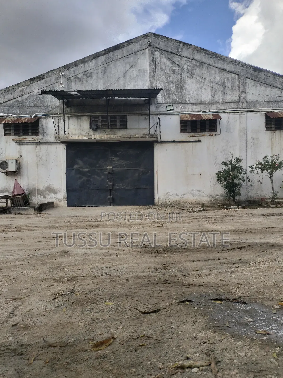 Warehouse for Rent Airport/Kipawa SQM 200 SQM 100