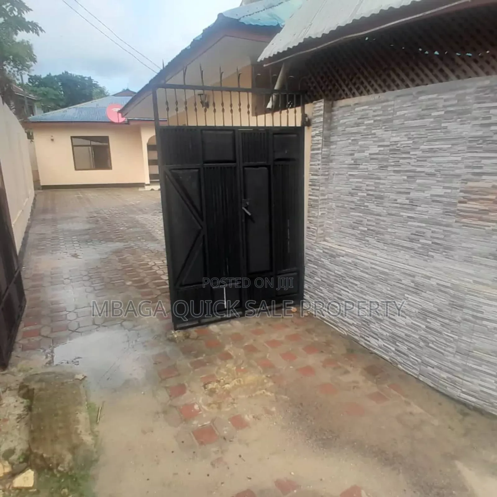 10bdrm House in Mbezi Kwa Msuguri for sale