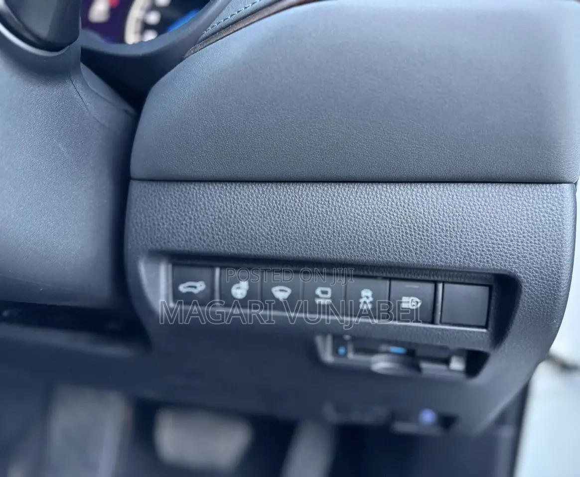 Toyota Harrier 2021 Off white
