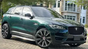 Jaguar F-Pace 2017 Green