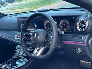 Mercedes-Benz 200E 2016 Black