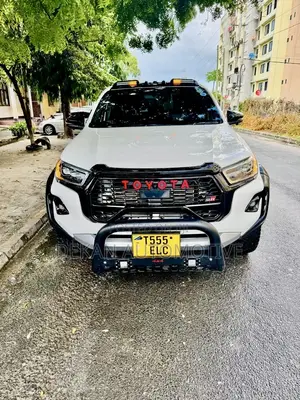 Toyota Hilux 2023 White