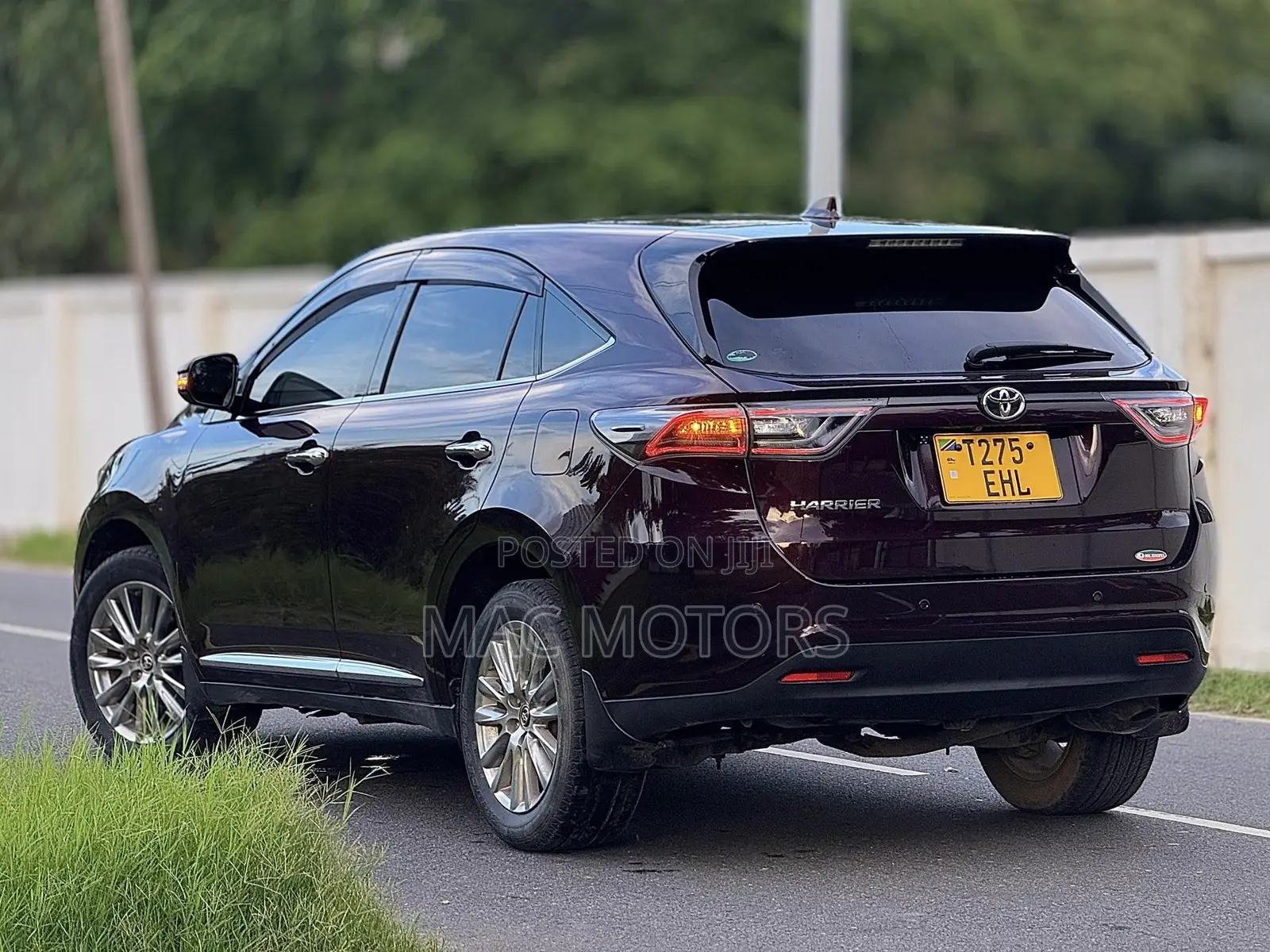 Toyota Harrier 2.0 2015 Black