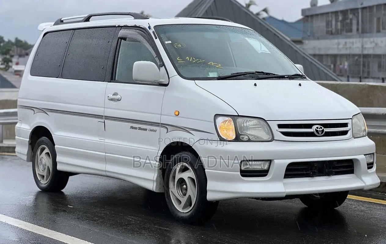 Toyota TownAce Noah 2000 White