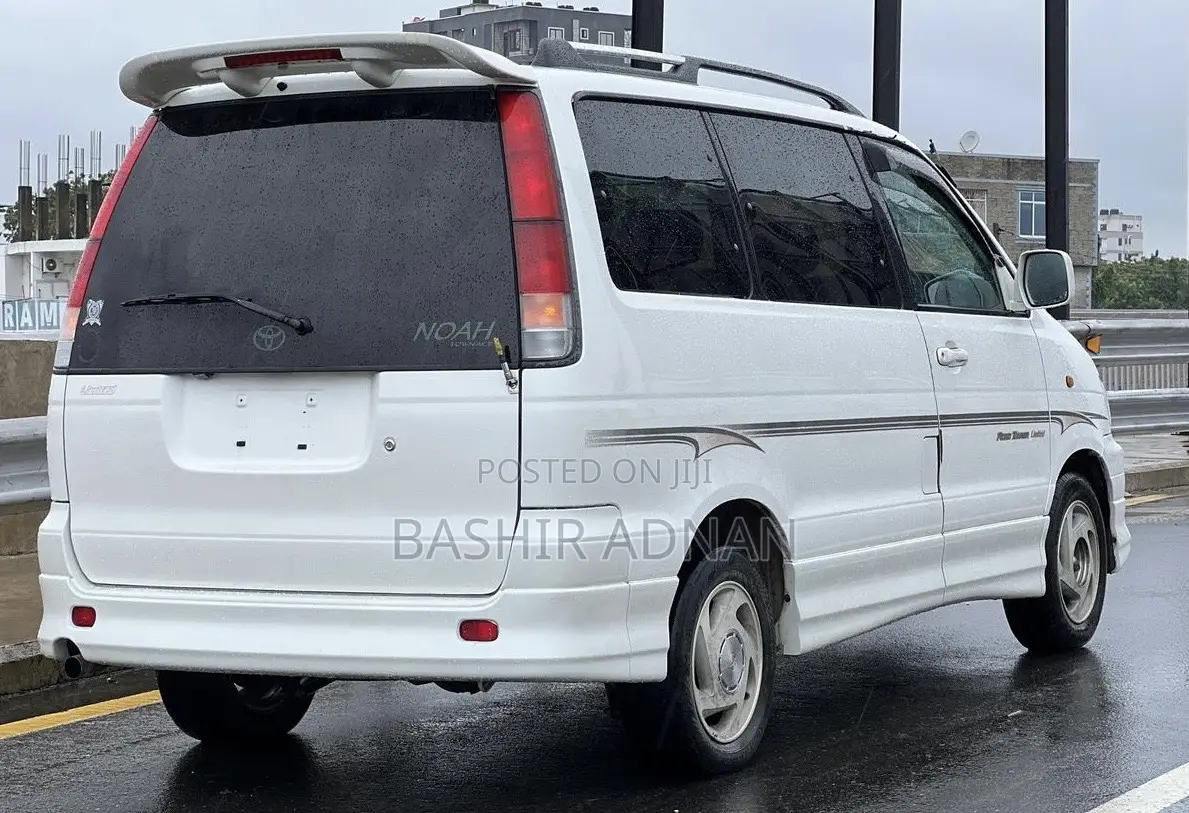 Toyota TownAce Noah 2000 White