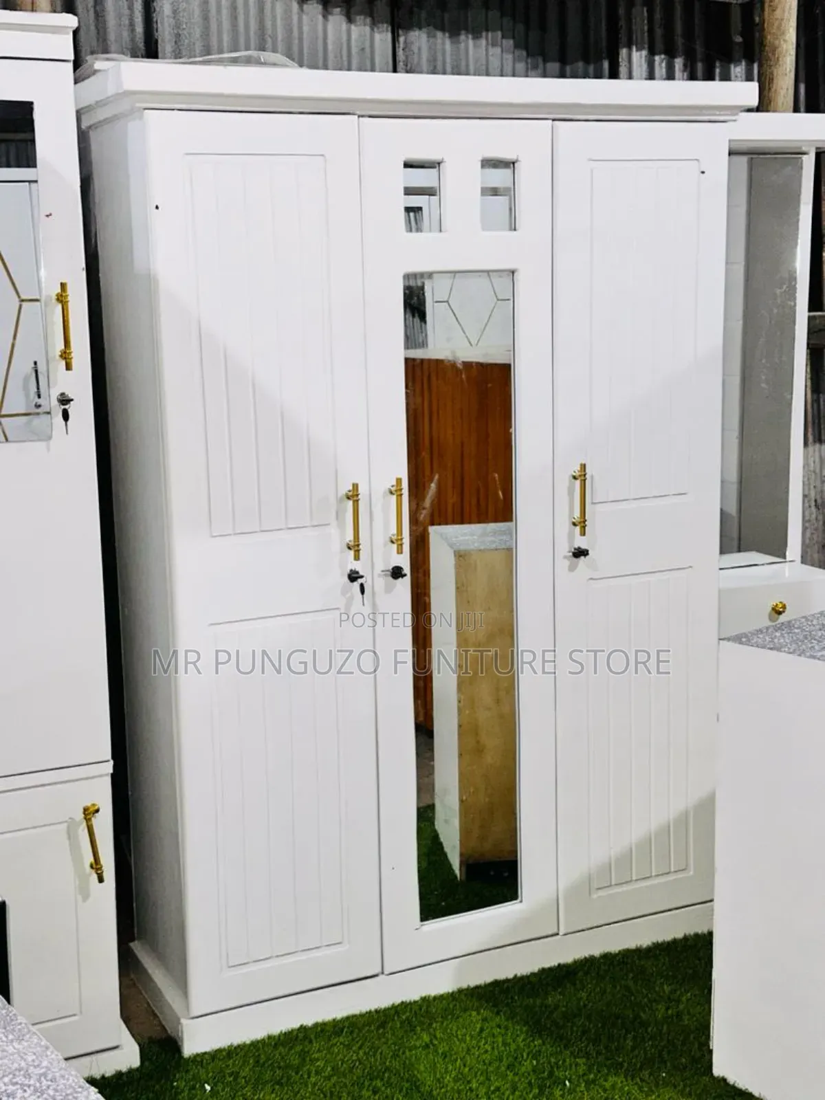 Kitanda Milango Mitatu Classic Sana