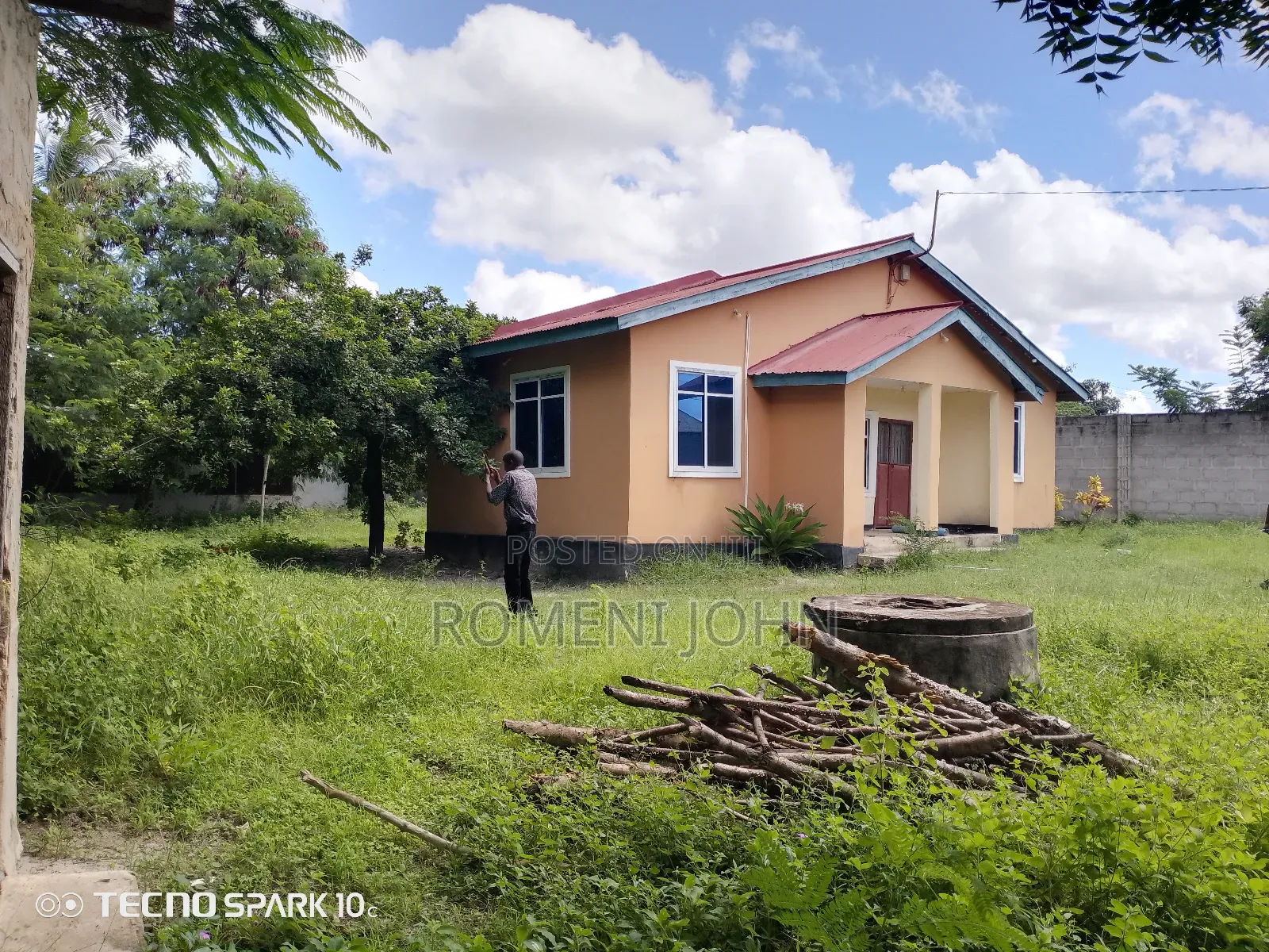 Eneo La Kibiashara+ Nyumba Linauzwa Milioni 500 Mkolemba.