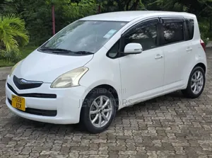 Toyota Ractis 2006 White