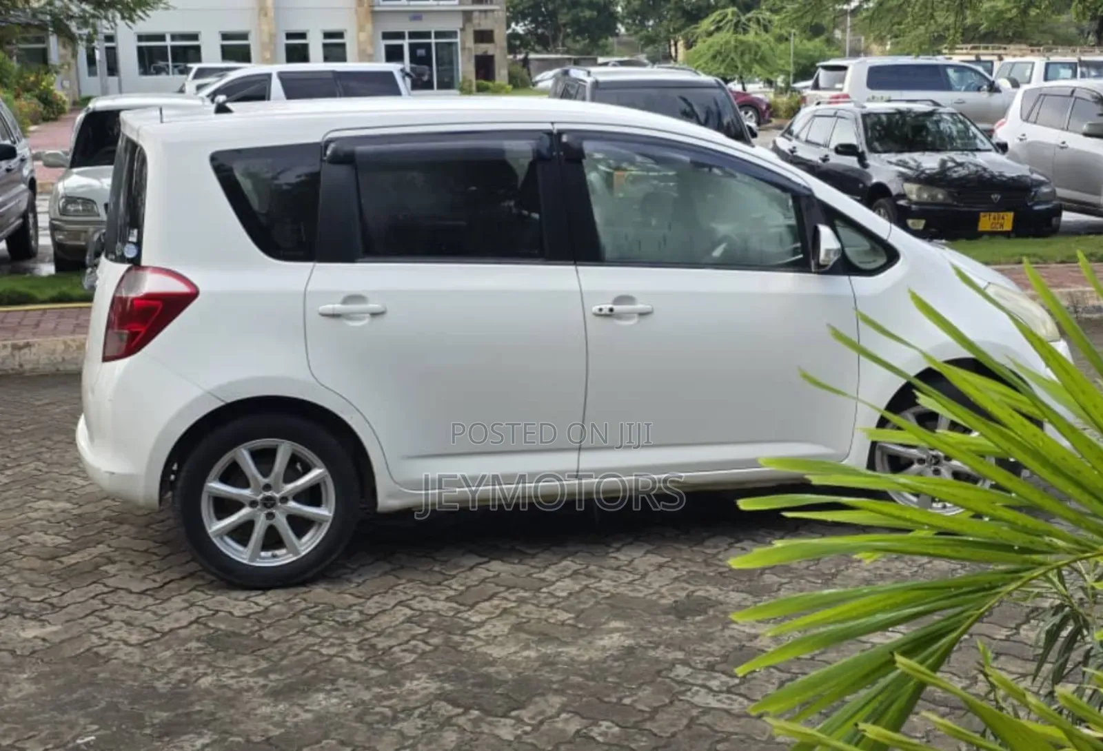Toyota Ractis 2006 White