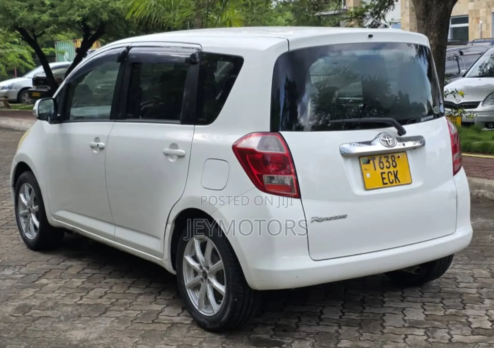 Toyota Ractis 2006 White