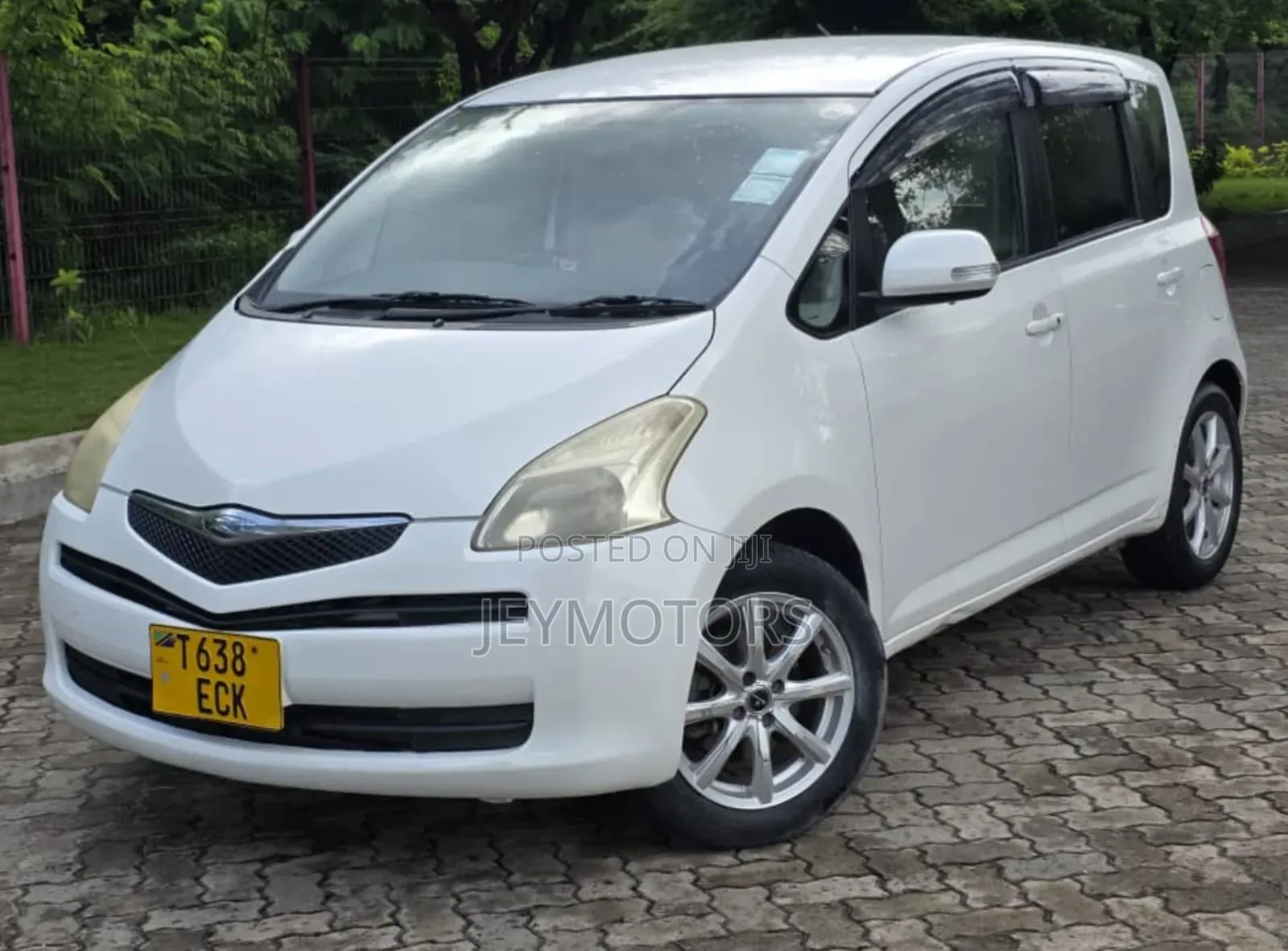 Toyota Ractis 2006 White